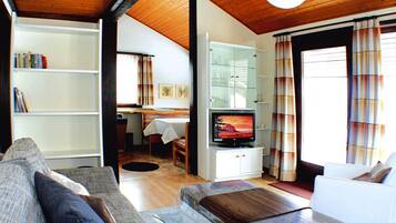 Classic House, 2 Bedrooms | Living room