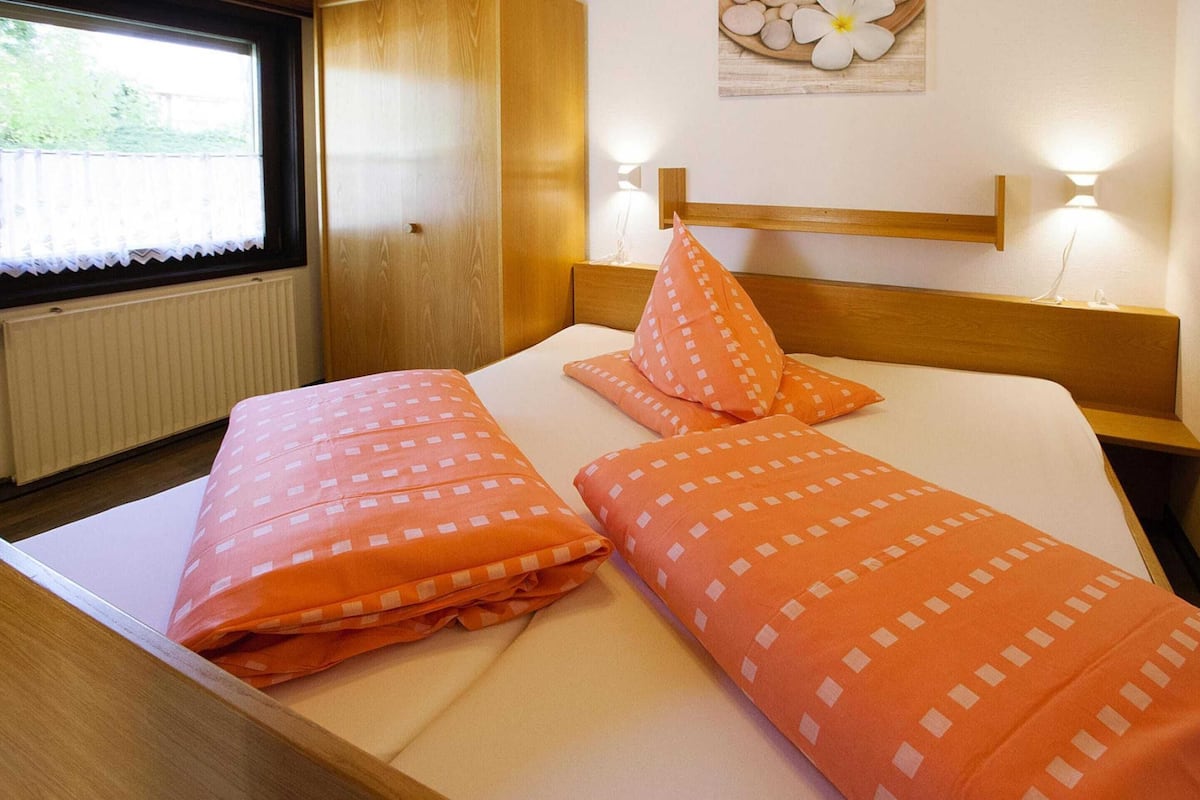 Casa clássico, 2 quartos | 2 quartos, individualmente mobiliados, roupa de cama