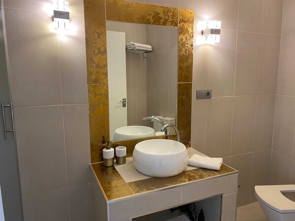 Classic House, 3 Bedrooms | Bathroom | Shower - Holiday Home Caserio Lomo Arriba Torre del Sol, Vera de Erques (Guia de Isora)