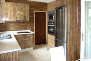 Nhà phong cách cổ điển, 3 phòng ngủ | Bếp riêng | Tủ lạnh, lò vi sóng, lò nướng, máy rửa bát