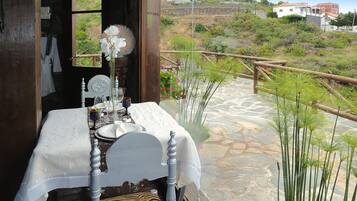 Classic House, 3 Bedrooms | Outdoor dining