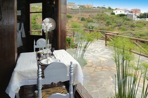 Maison Confort, 3 chambres | Restauration en plein air