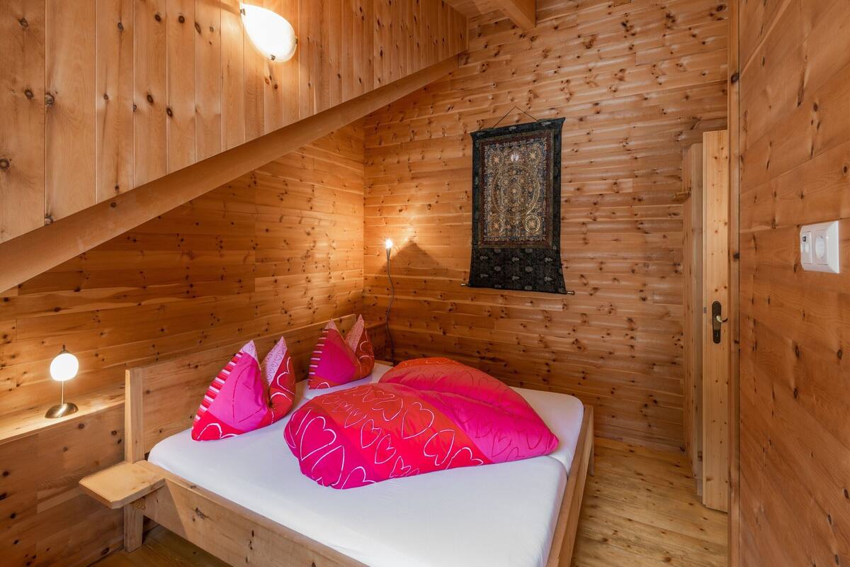 Comfort Apartment, 2 Bedrooms | 4 bedrooms, individually furnished, bed sheets