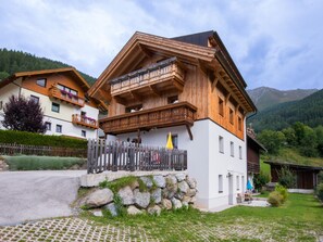 Classic Apartment, 2 Bedrooms | Garden - Spacious Apartment in Fendels Amidst Mountains (Fendels)