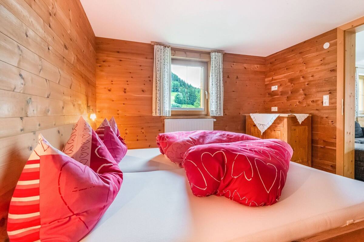 Classic Apartment, 2 Bedrooms | 4 bedrooms, individually furnished, bed sheets