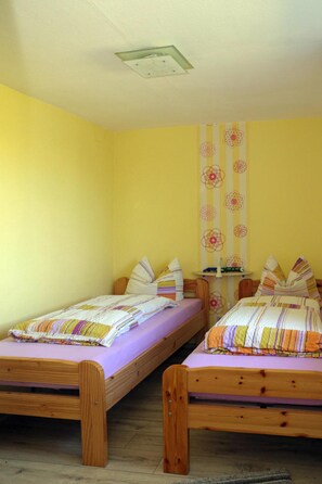 4 habitaciones y muebles diferentes