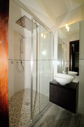 Comfort Apartment, 1 Bedroom | Bathroom | Shower