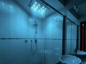 Comfort Apartment, 1 Bedroom | Bathroom | Shower - Contemporary Apartment in Breuil-cervinia Near Ski Area (Valtournenche)