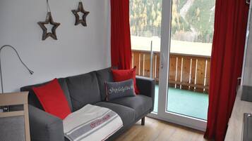 Classic Apartment, 1 Bedroom | Living room