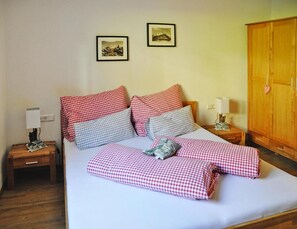 Comfort Apartment, 2 Bedrooms | 2 bedrooms, individually furnished, bed sheets - Apartment in Steeg in a Beautiful Setting (Steeg)