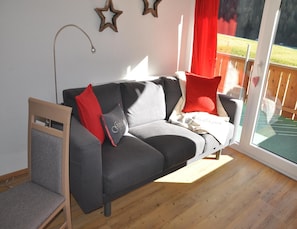 Classic Apartment, 1 Bedroom | Living room
