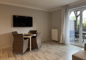 Classic Apartment, 2 Bedrooms | Living room - Appartementhaus mit Fruhstuck Inklusive (Wernigerode)