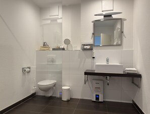 Classic Apartment, 2 Bedrooms | Bathroom | Shower, hair dryer