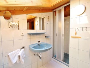 Appartamento Classic, 2 camere da letto | Bagno | Doccia
