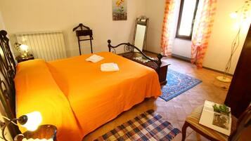 6 bedrooms, individually furnished, bed sheets