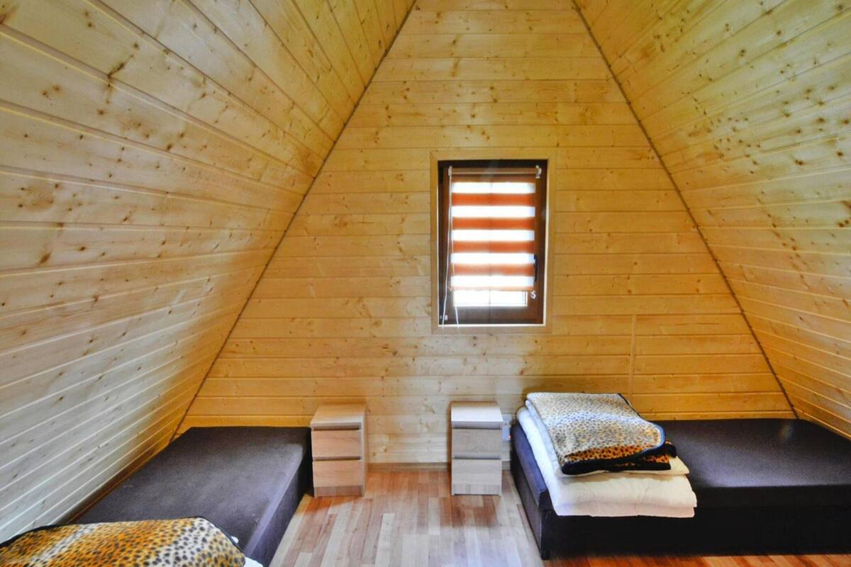 Comfort House, 3 Bedrooms | 6 bedrooms, individually furnished, bed sheets