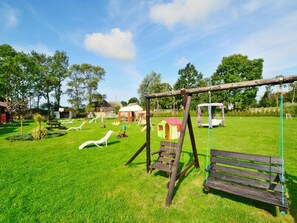 Comfort House, 2 Bedrooms | Garden - Holiday Center With Pool, Lacko (Postomino)