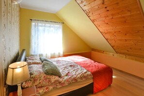 4 bedrooms, individually furnished, bed sheets