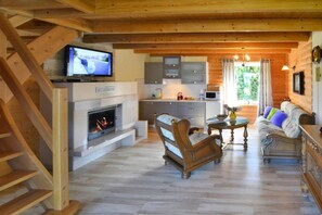 Classic House, 2 Bedrooms | Living room
