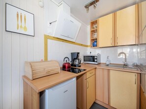 Comfort House, 2 Bedrooms | Private kitchen | Fridge, microwave, coffee/tea maker, electric kettle