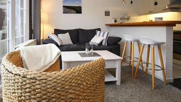 Classic Apartment, 2 Bedrooms | Living room | DVD player