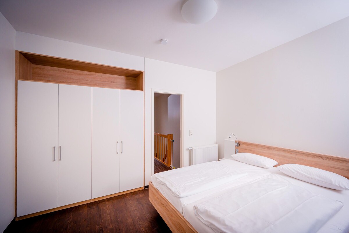 6 bedrooms, individually furnished