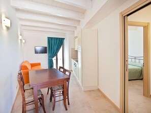 Classic Apartment, 3 Bedrooms | Living room - Holiday Resort Contea dei Ciliegi Pedaso (Pedaso)