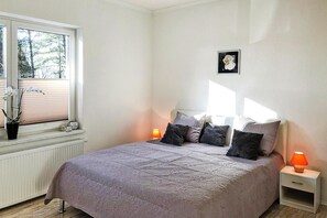 3 bedrooms, individually furnished, bed sheets