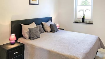 3 habitaciones, muebles diferentes y ropa de cama