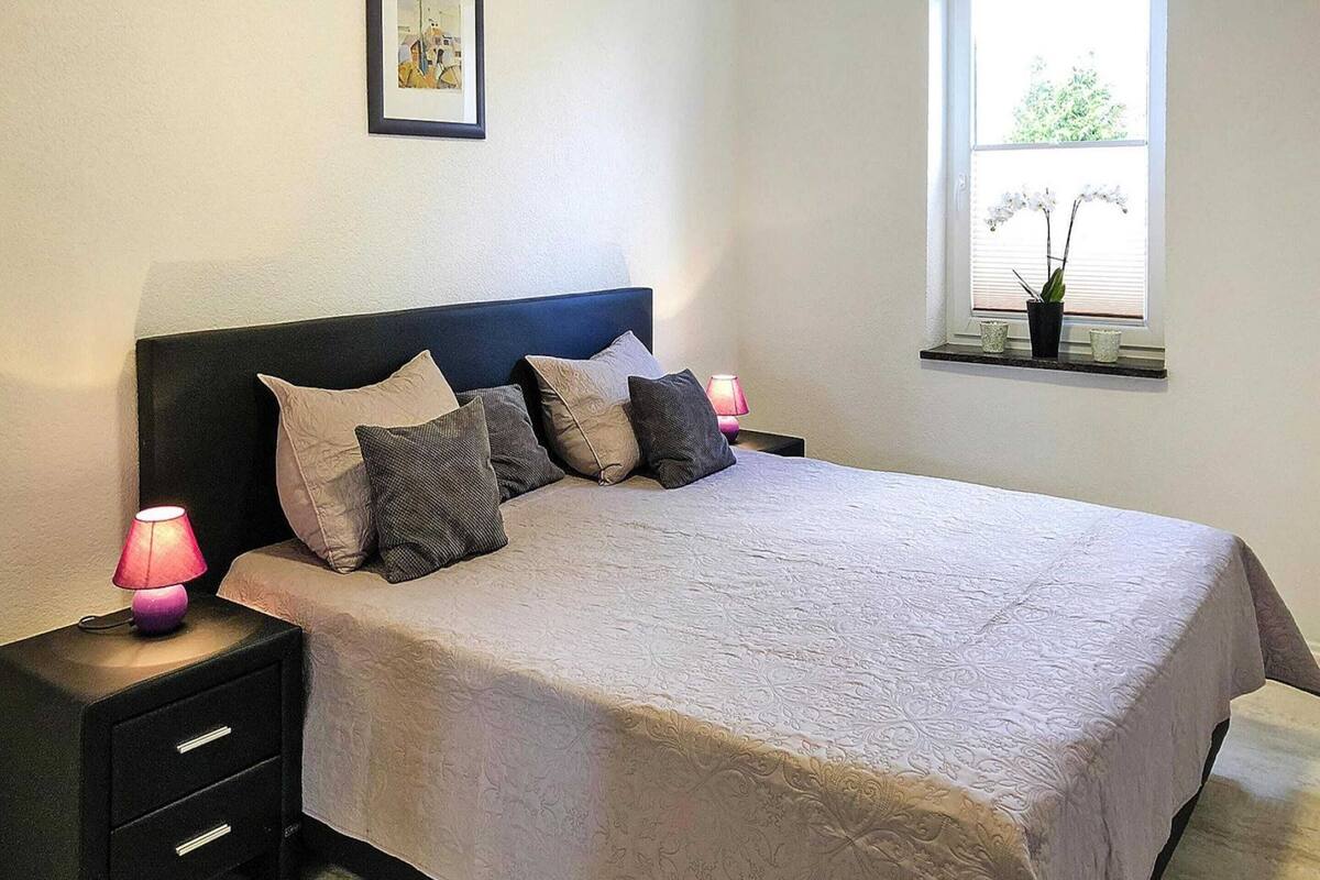 2 bedrooms, individually furnished, bed sheets