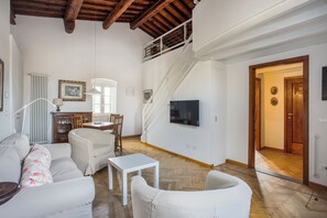 Comfort Apartment, City View | Living area - Maggio in Florence (Florence)