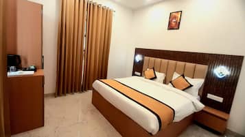 Perhesviitti | Select Comfort -patjalliset sängyt, tallelokero huoneessa, työpöytä