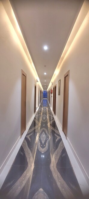 32-inch LCD TV with digital channels - THE SHEHNAI RESORT (Alwar)