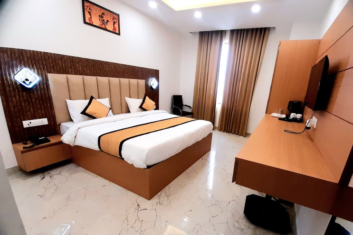 Select Comfort beds, in-room safe, desk, laptop workspace