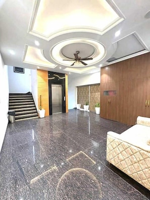32-inch LCD TV with digital channels - THE SHEHNAI RESORT (Alwar)