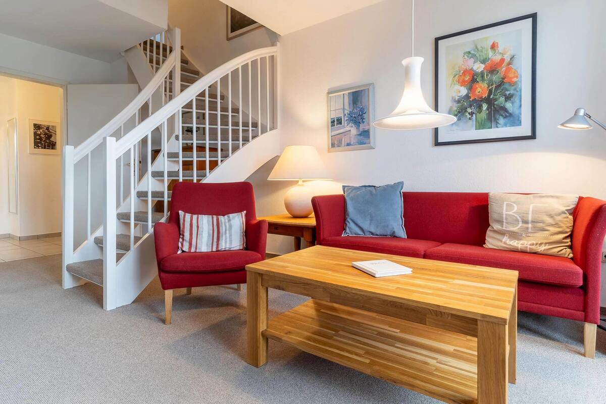 Comfort Apartment, 2 Bedrooms | Living room | DVD player