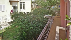 Balcony - Apartment Pink in Starigrad Paklenica Only 200 m From the sea (Starigrad)