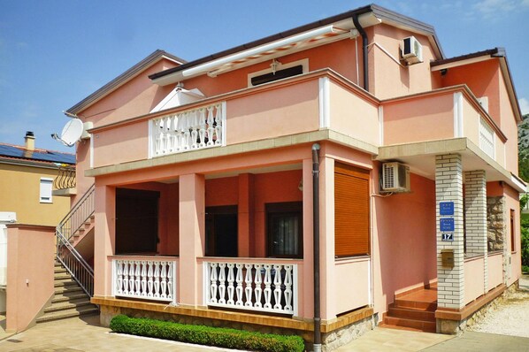 Classic Apartment, 2 Bedrooms | Exterior