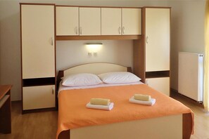 2 室のベッドルーム、客室ごとに異なるインテリア