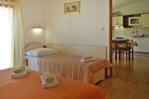 2 Schlafzimmer, individuell eingerichtet