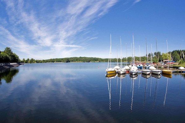 Quang cảnh mặt nước