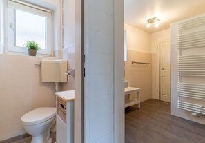 Classic Apartment, 2 Bedrooms | Bathroom | Shower - Apartment in St. Peter-ording (St. Peter-Ording)