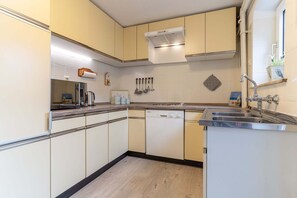 Refrigerador, microondas, lavavajillas, cafetera/tetera