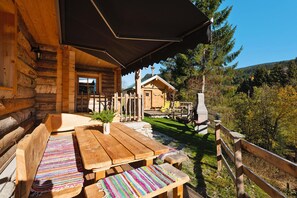 Chalet clásico, 4 habitaciones | Restaurante al aire libre