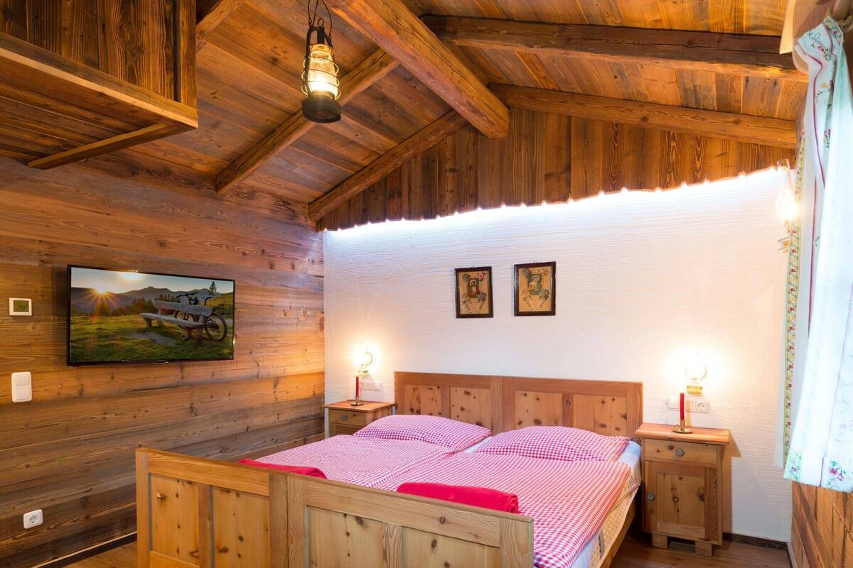7 bedrooms, bed sheets