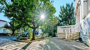 Classic Apartment, 3 Bedrooms | Exterior - Apartment in Seline Near the sea With Seaview (Starigrad)