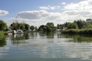 Water view - Houseboat on the Peene in Demmin (Demmin)