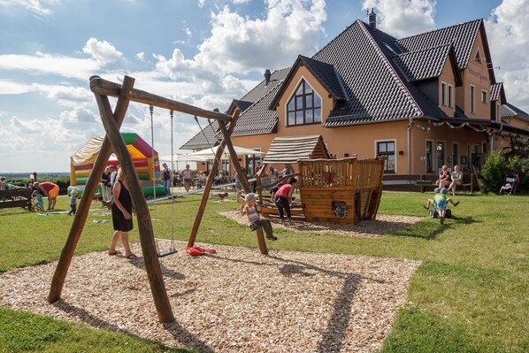 Classic House, 2 Bedrooms | Children's area - Holiday Home in Markkleeberg Near a Lake (Markkleeberg)