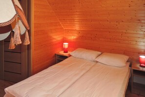 3 bedrooms, bed sheets