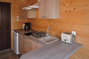 Classic-hus - 3 soveværelser | Privat køkken | Køleskab, kaffe-/temaskine, elkedel, højstol